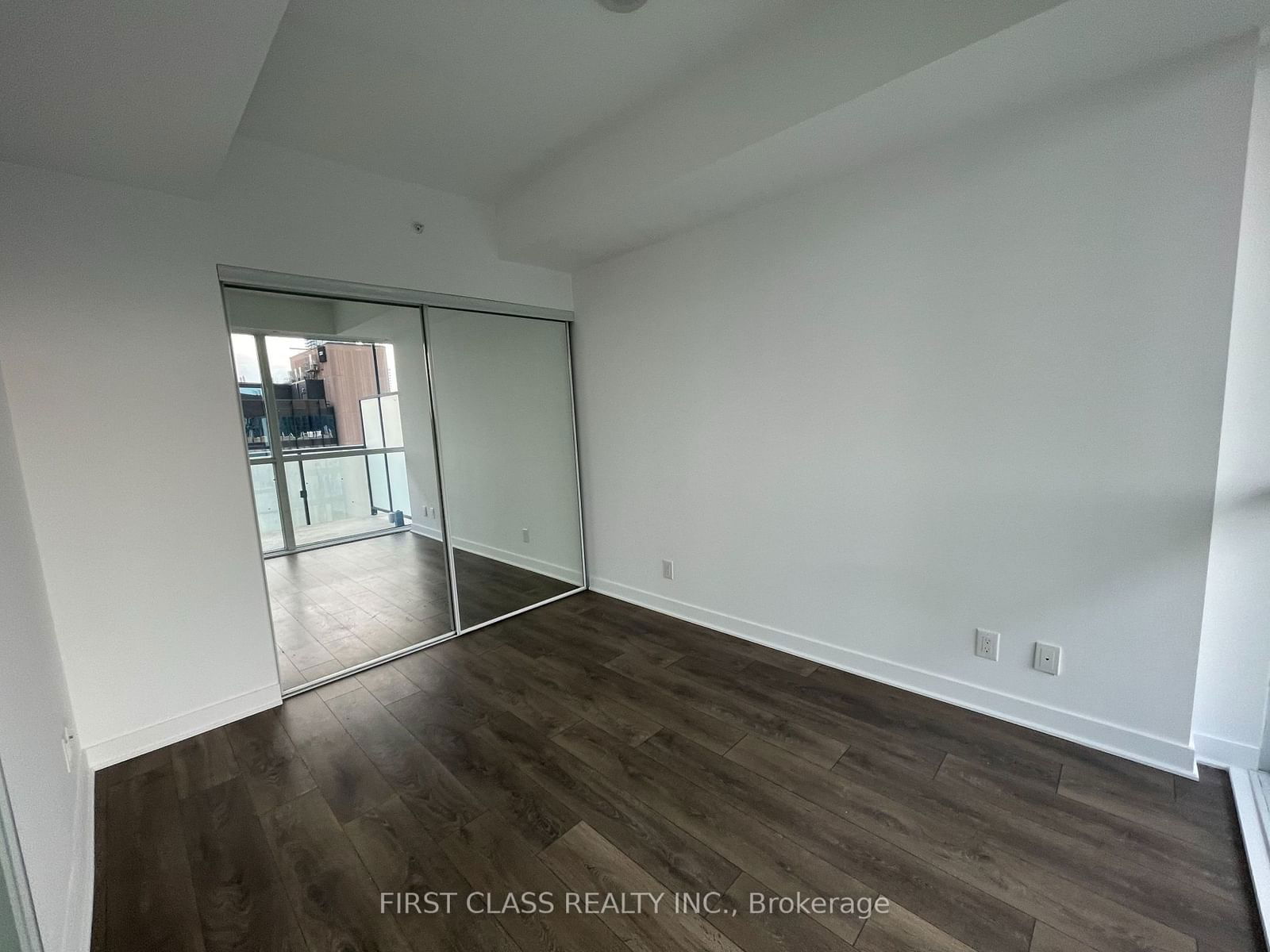 15 Grenville St, unit 2707 for rent