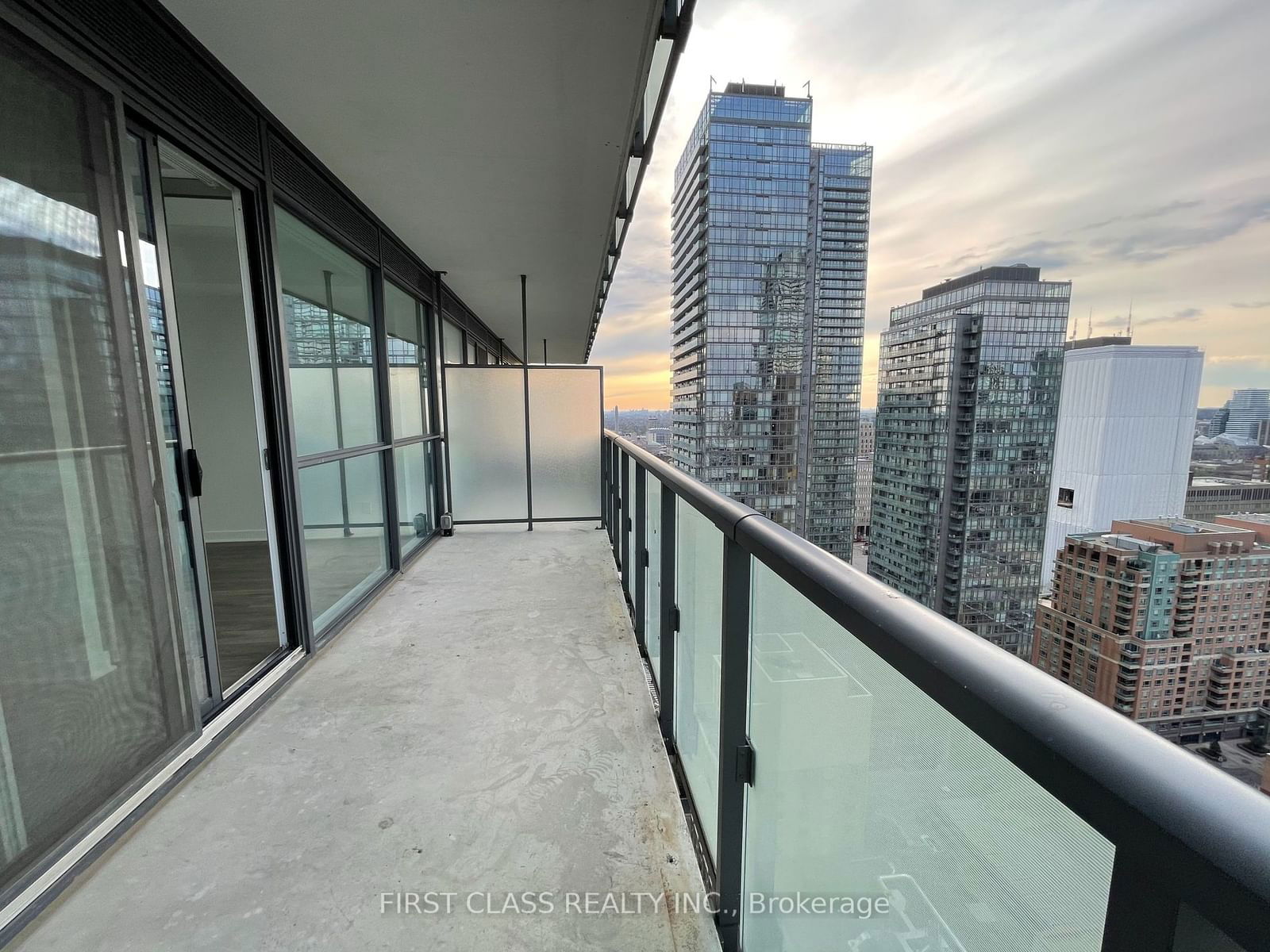 15 Grenville St, unit 2707 for rent