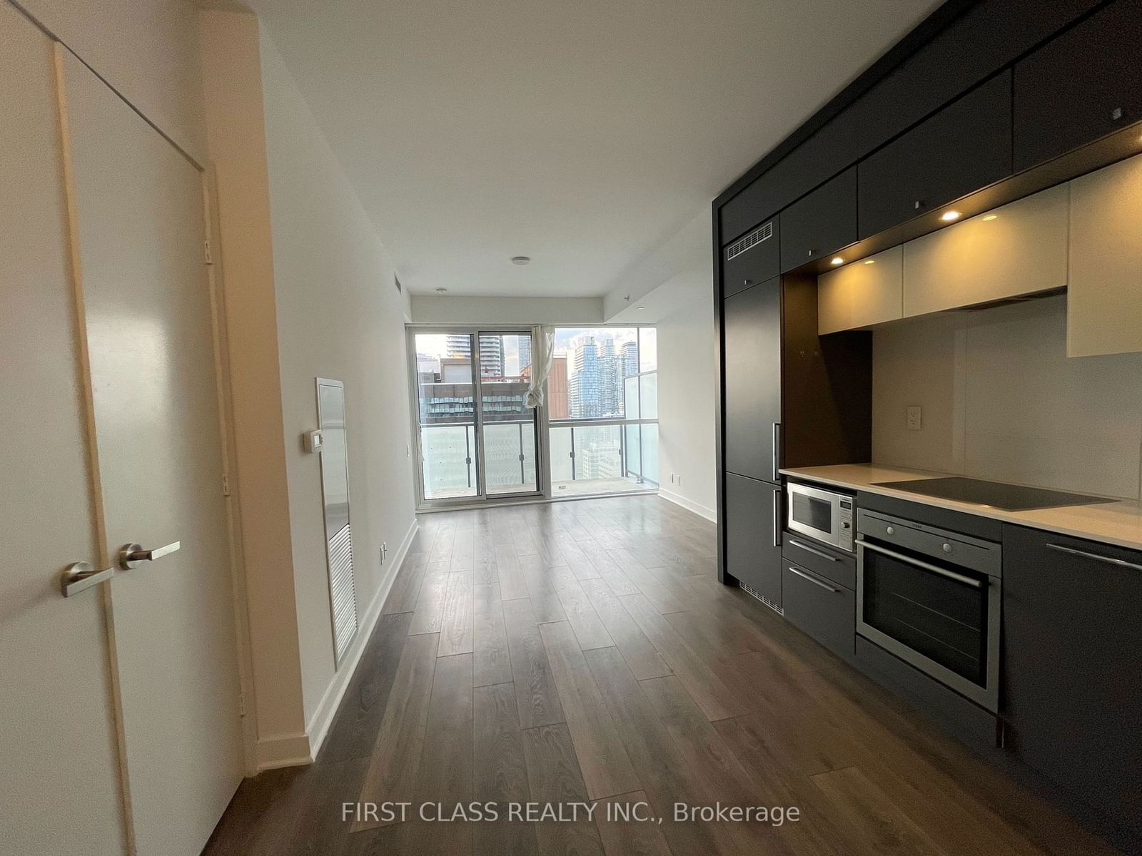 15 Grenville St, unit 2707 for rent