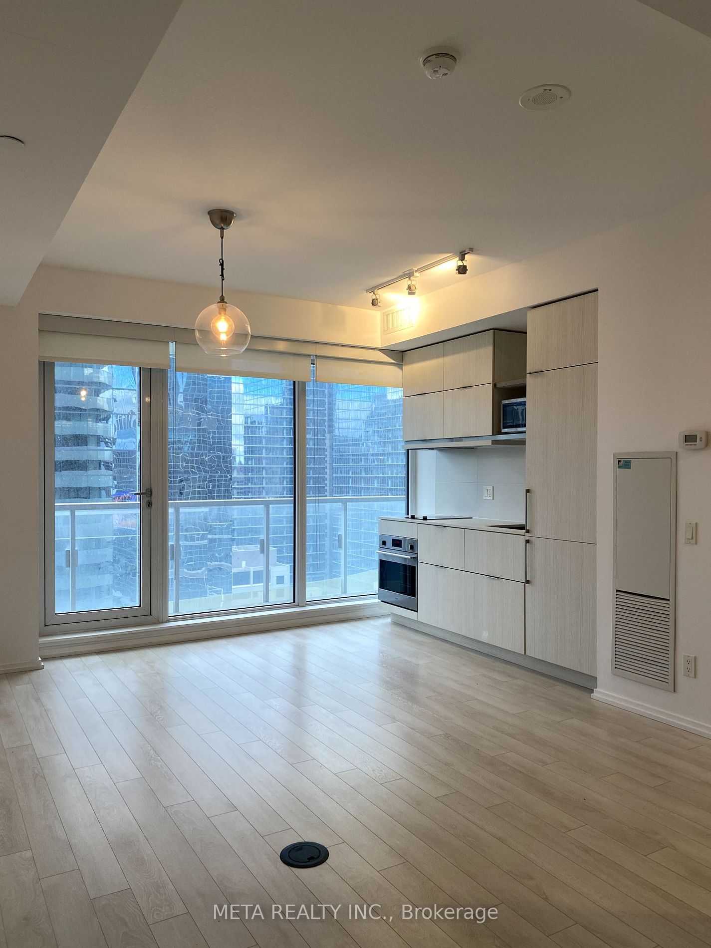 197 Yonge St, unit 1808 for rent