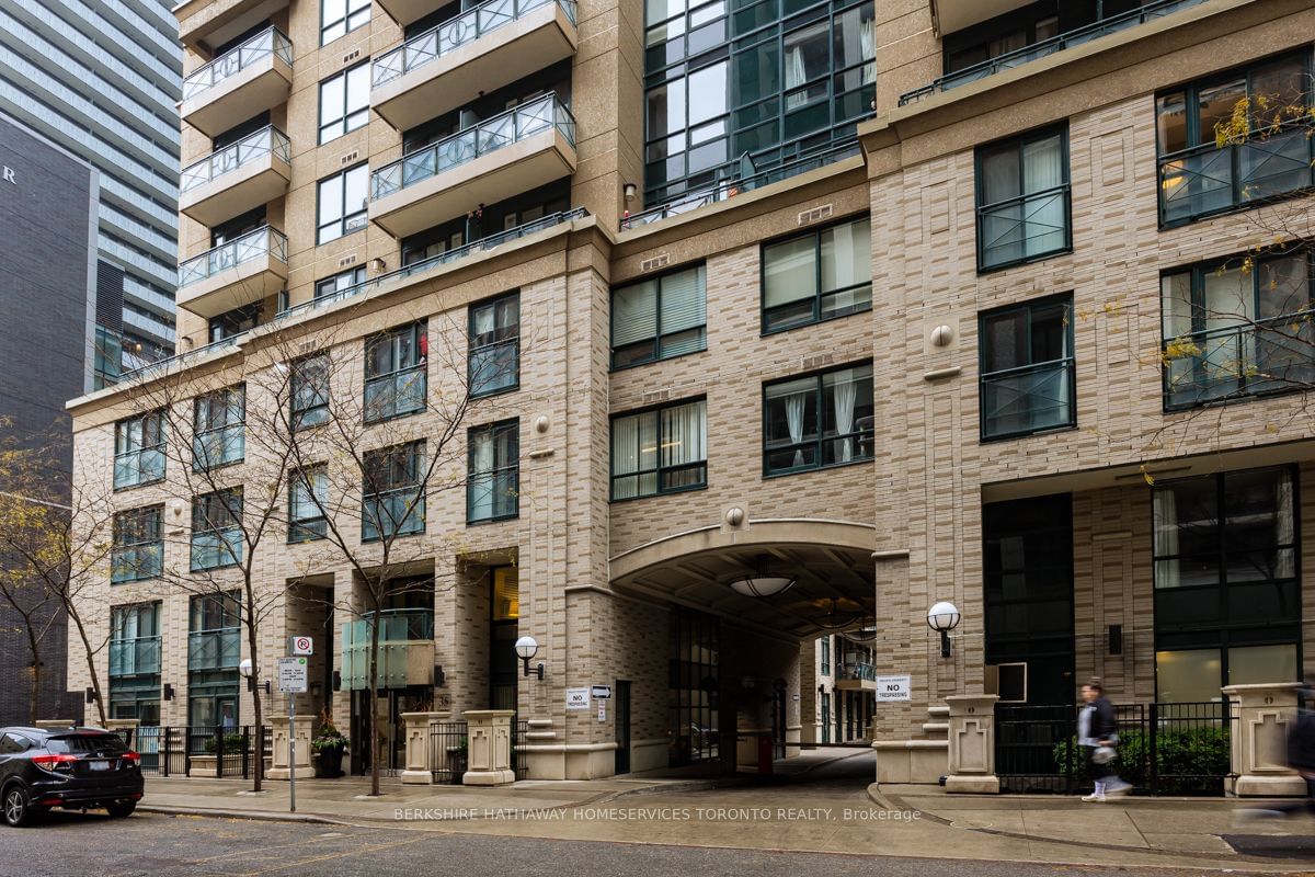 35 Hayden St, unit 1702 for rent