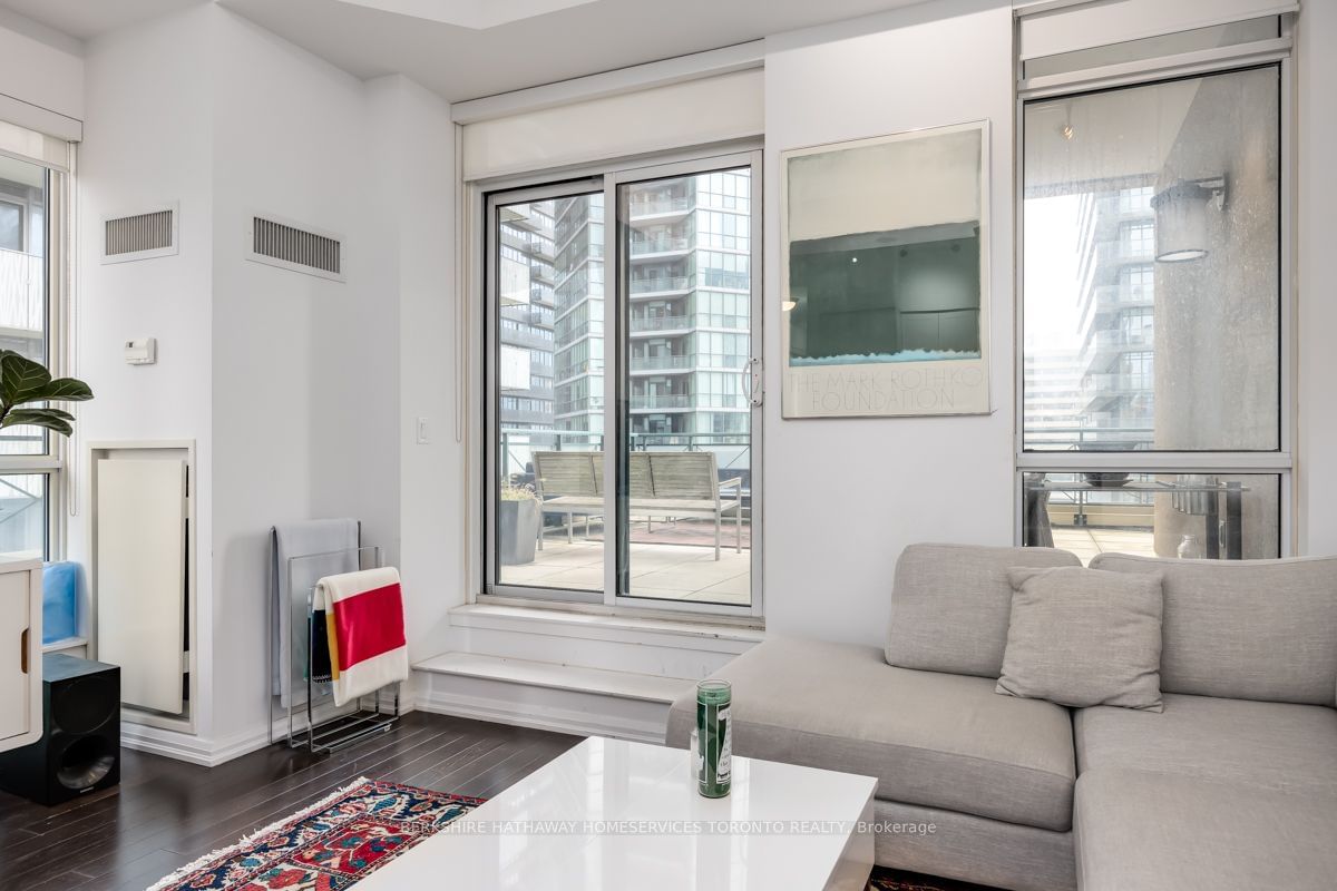 35 Hayden St, unit 1702 for rent