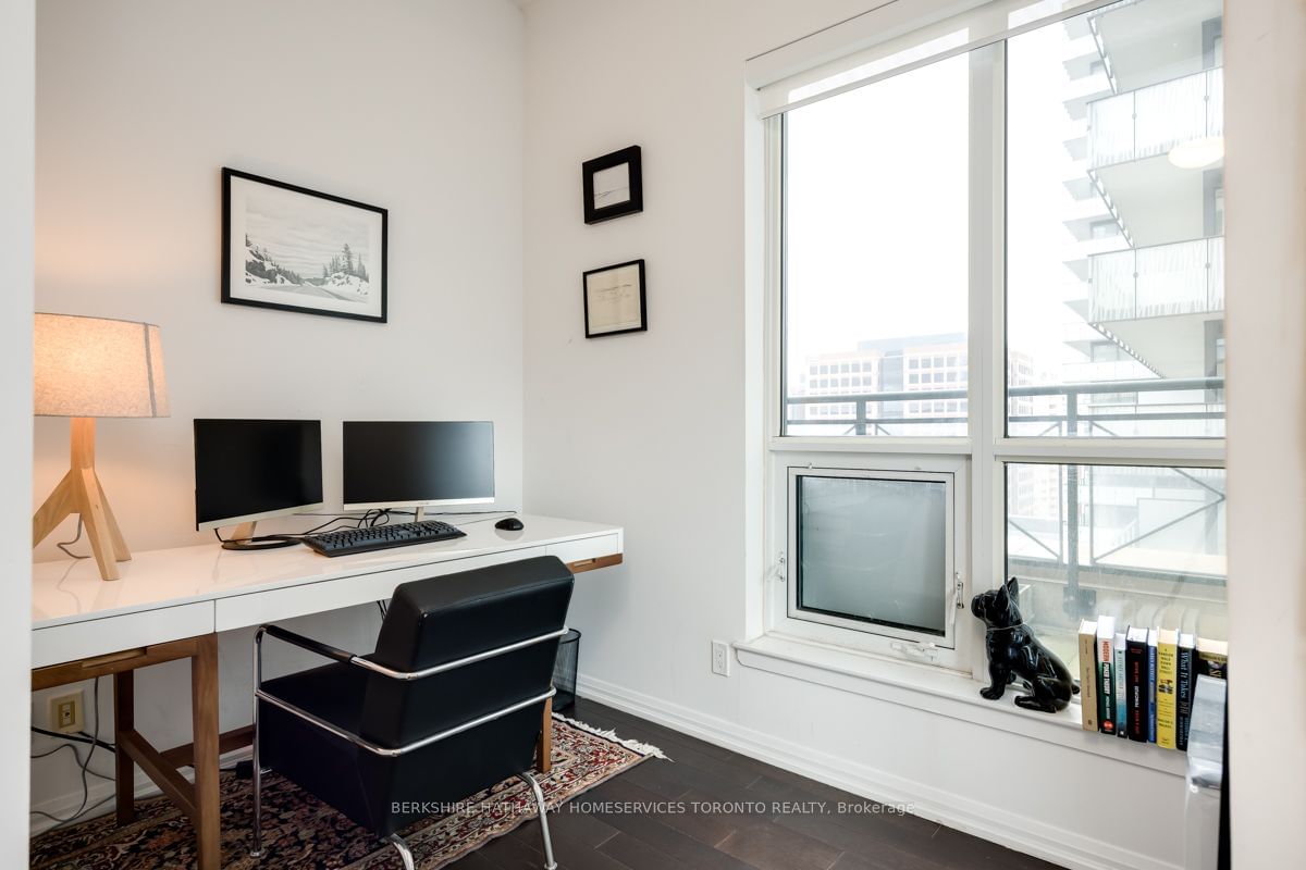 35 Hayden St, unit 1702 for rent