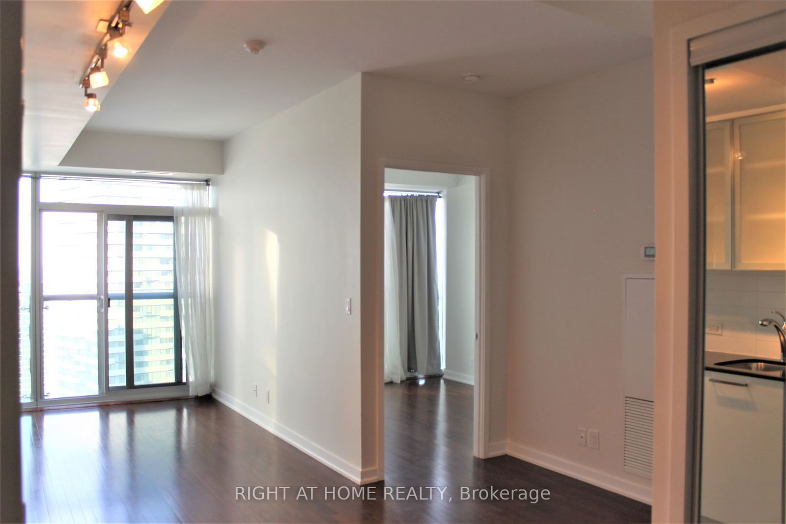 12 York St, unit 5510 for rent