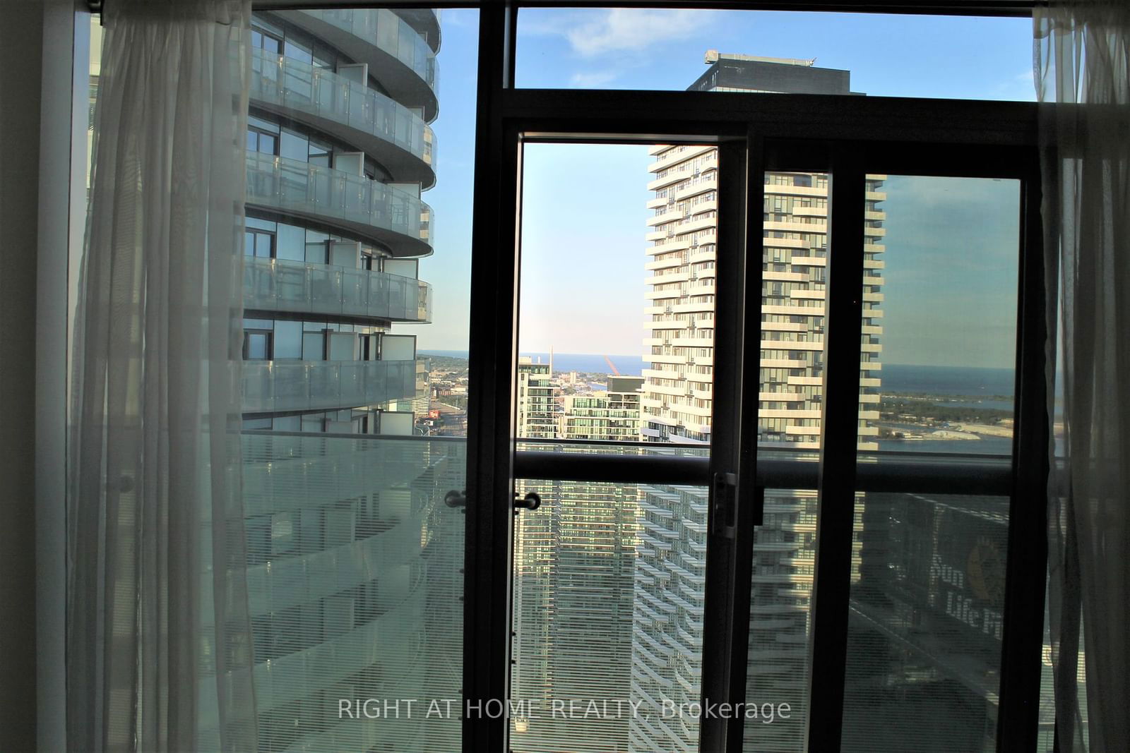 12 York St, unit 5510 for rent