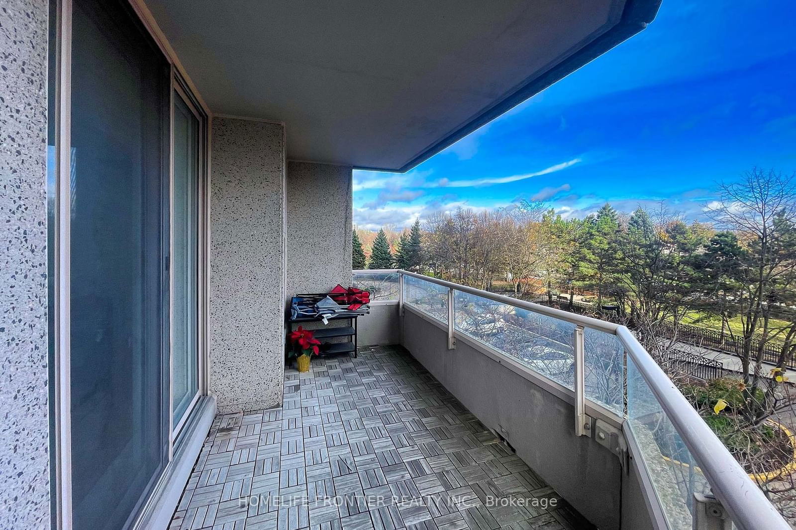 18 Hillcrest Ave, unit 305 for sale