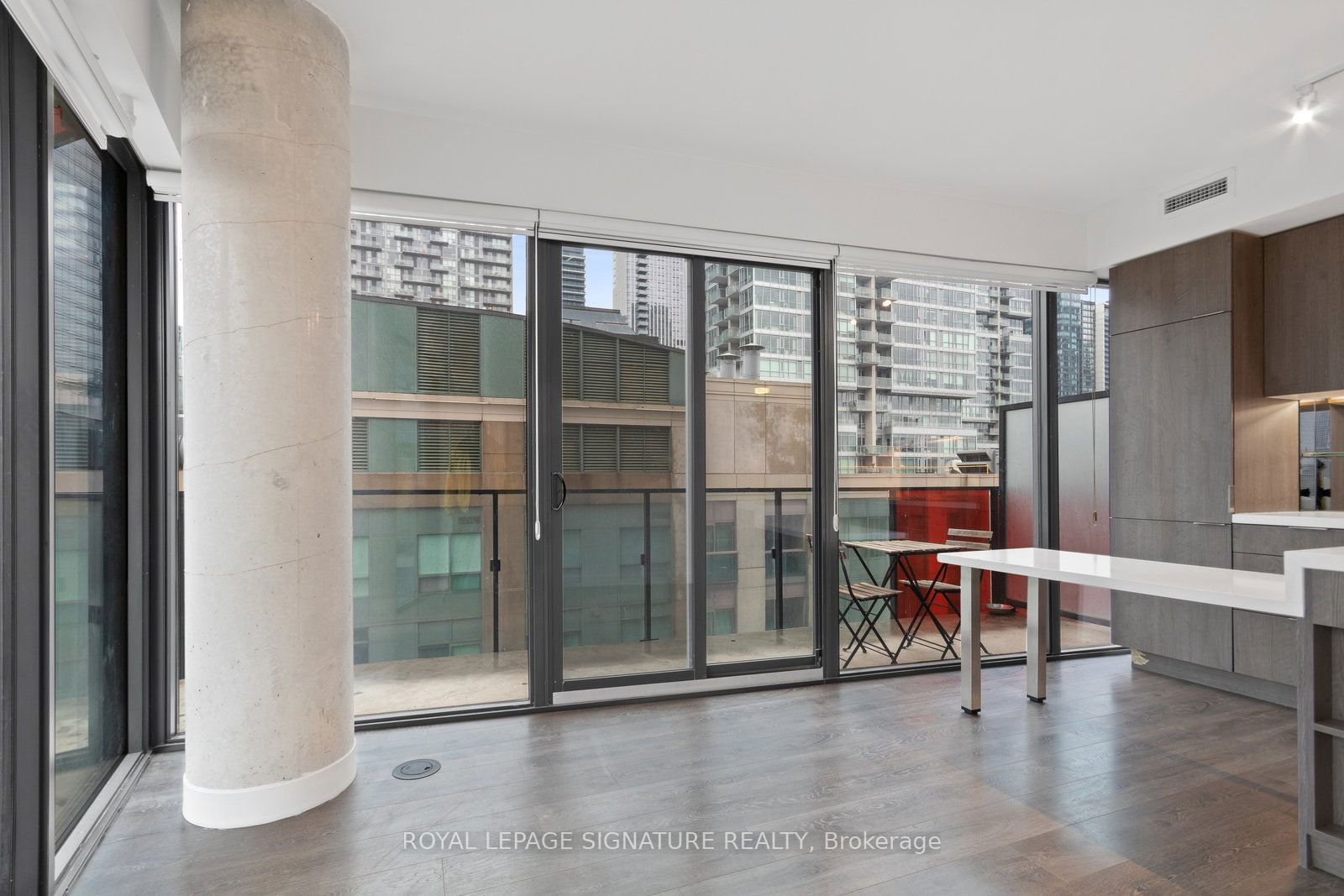 215 Queen St W, unit 1311 for rent