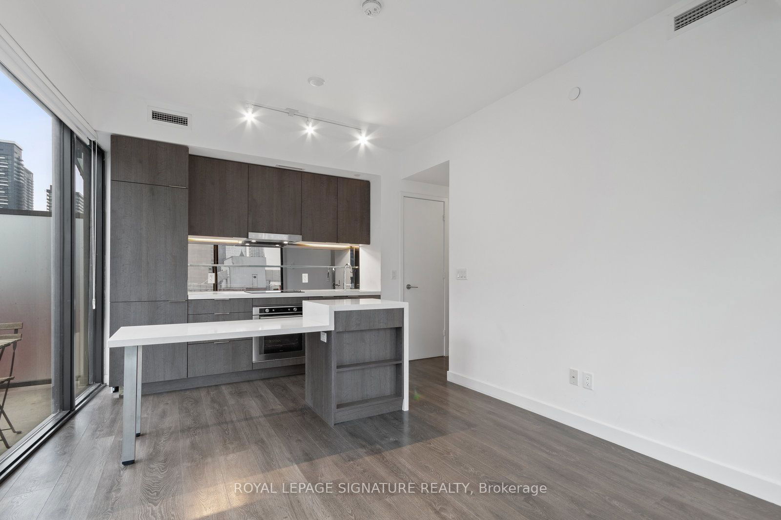 215 Queen St W, unit 1311 for rent