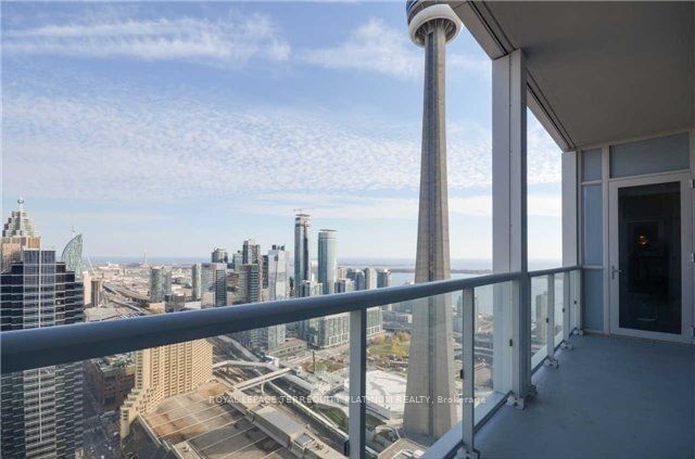 300 Front St W, unit 4802 for sale