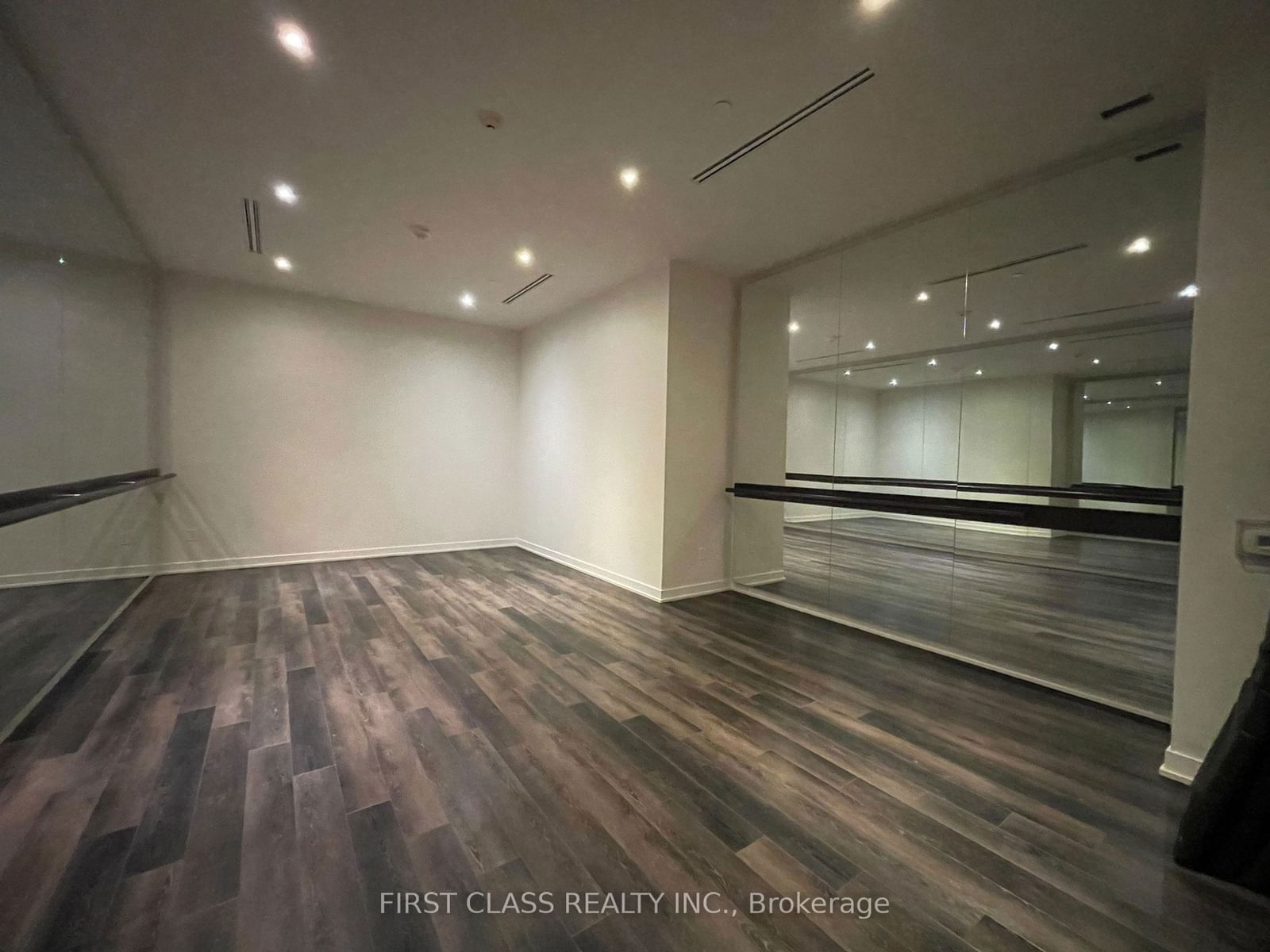 197 Yonge St, unit 2714 for rent