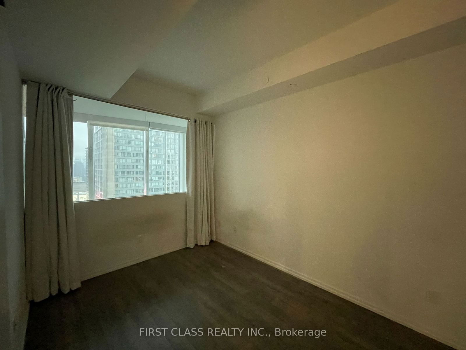 197 Yonge St, unit 2714 for rent