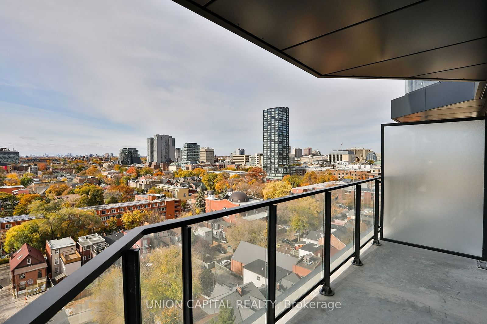 195 McCaul St, unit 1301 for rent