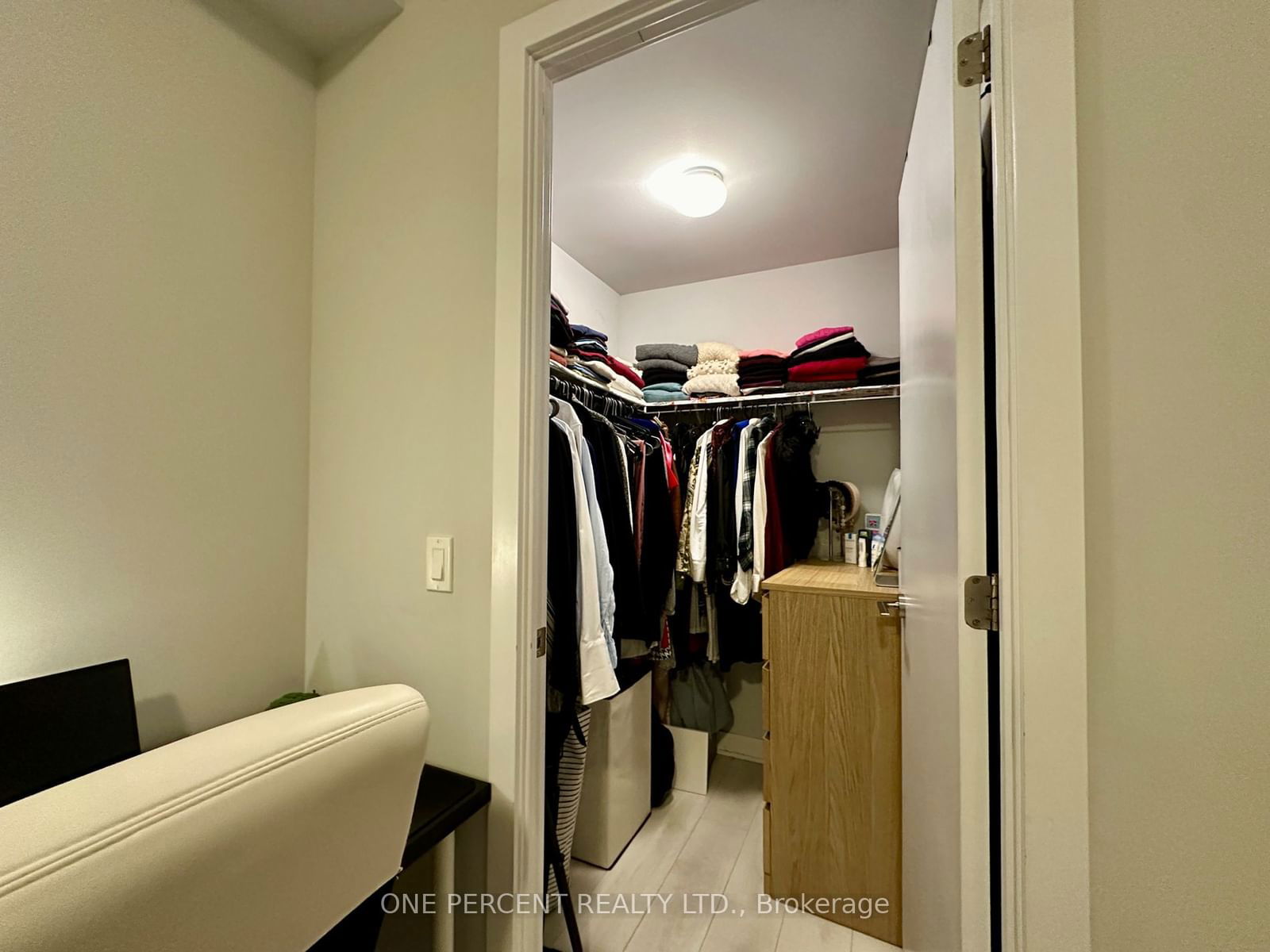 2221 Yonge St, unit 3711 for sale