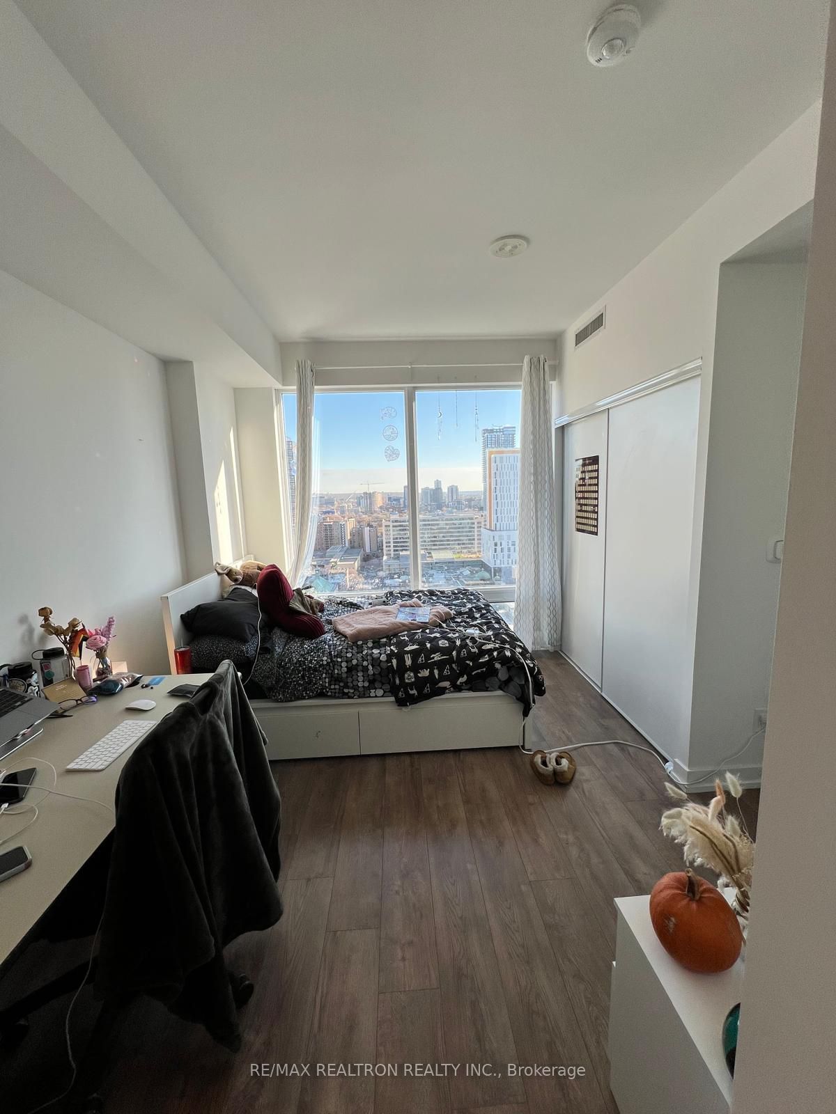 20 Edward St, unit 2203 for rent