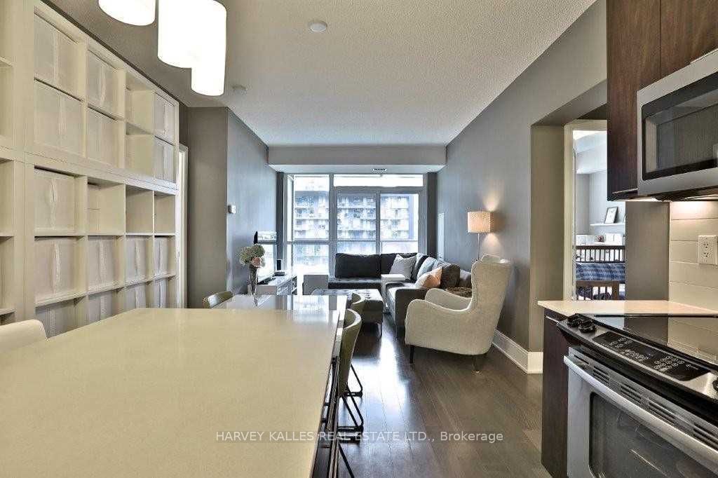 70 Roehampton Ave, unit 319 for rent