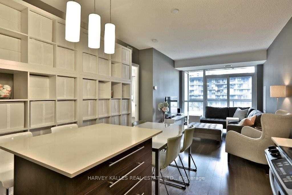 70 Roehampton Ave, unit 319 for rent