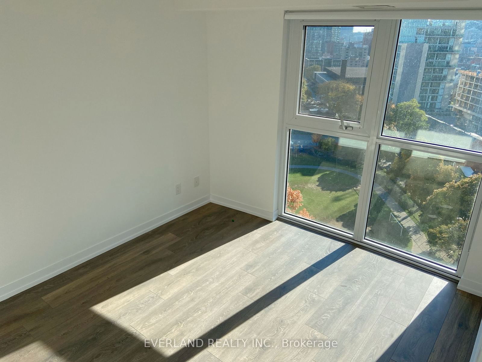 219 Dundas St E, unit 1605 for rent