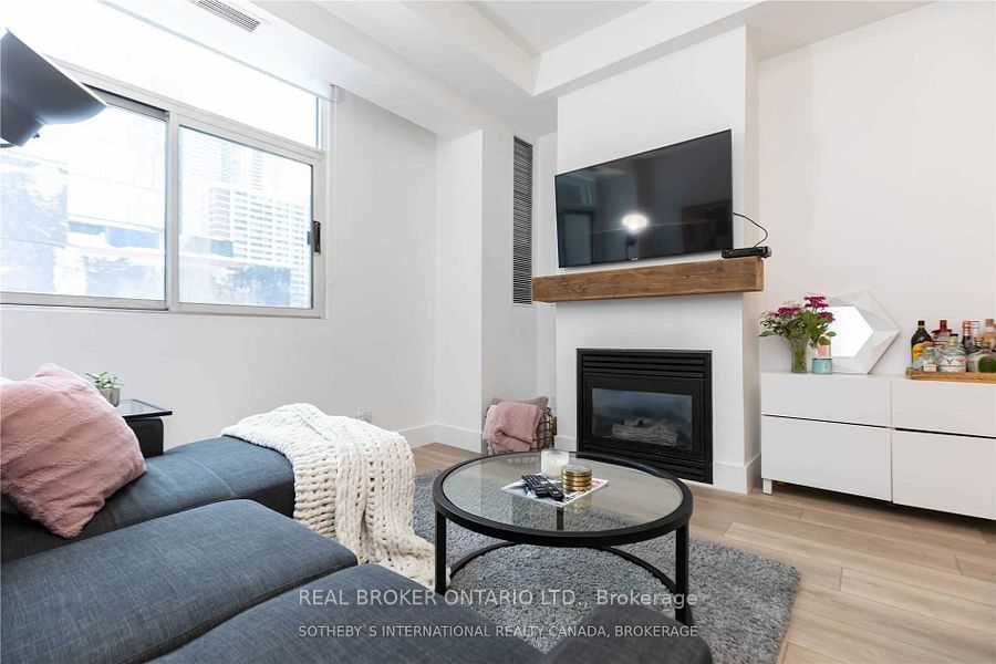 8 Wellesley St, unit 201 for rent