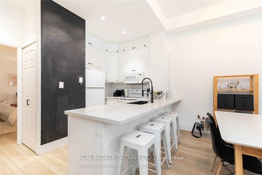 8 Wellesley St, unit 201 for rent