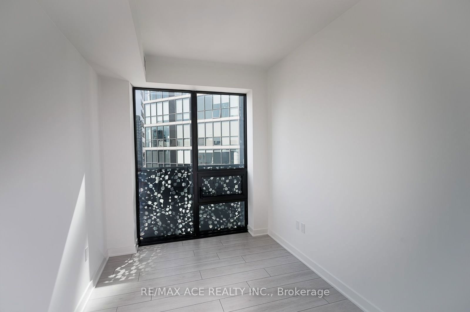 55 Charles St E, unit 2606 for rent