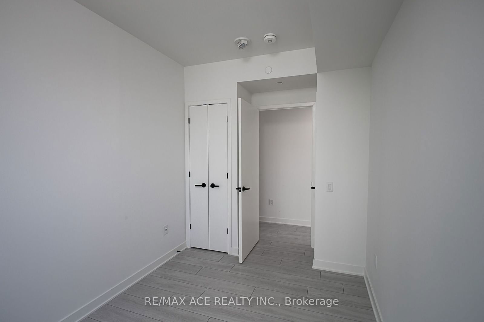 55 Charles St E, unit 2606 for rent