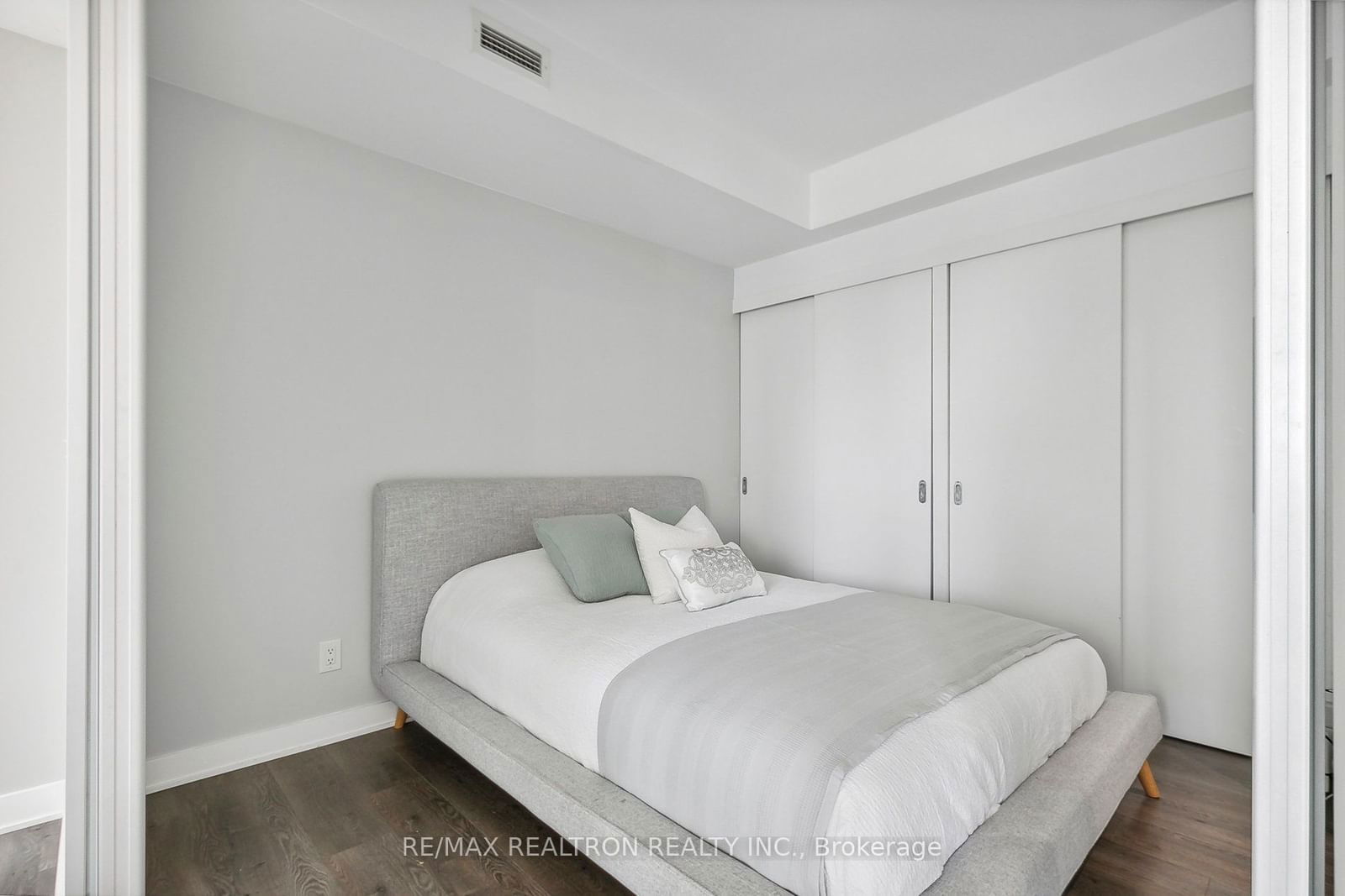 110 Charles St E, unit 2604 for rent