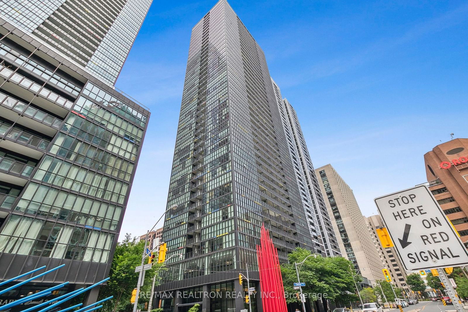 110 Charles St E, unit 2604 for rent