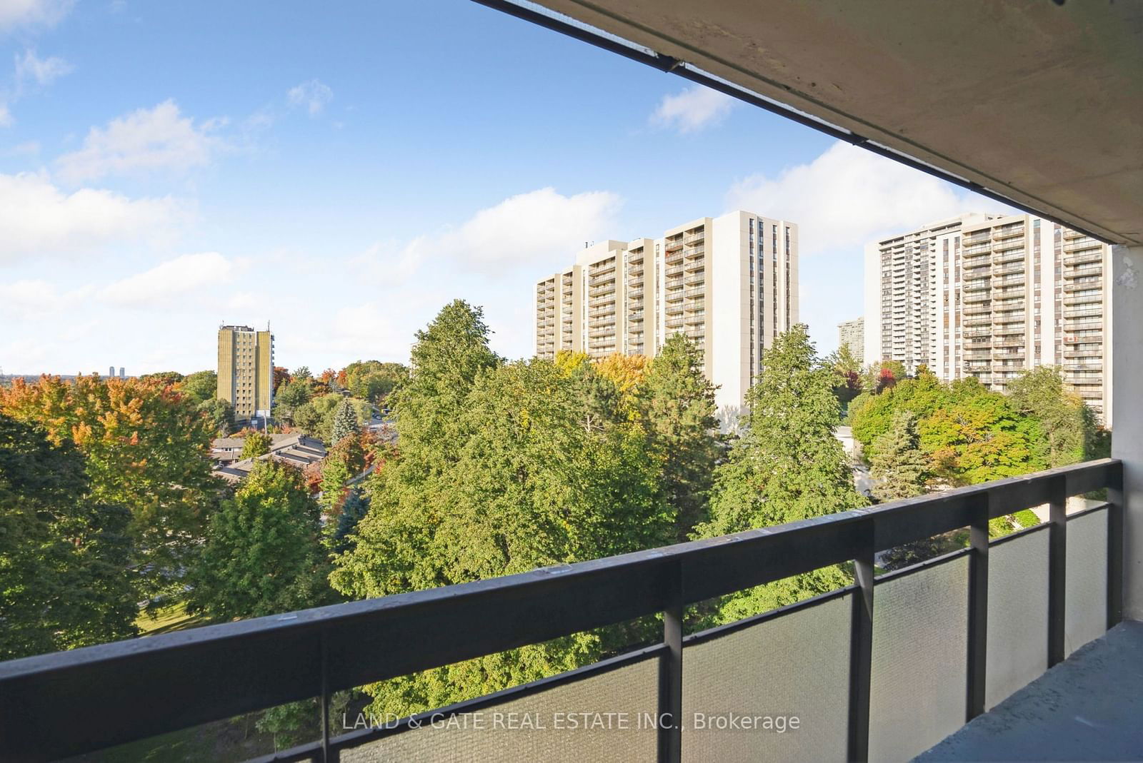 260 Seneca Hill Dr, unit 702 for sale