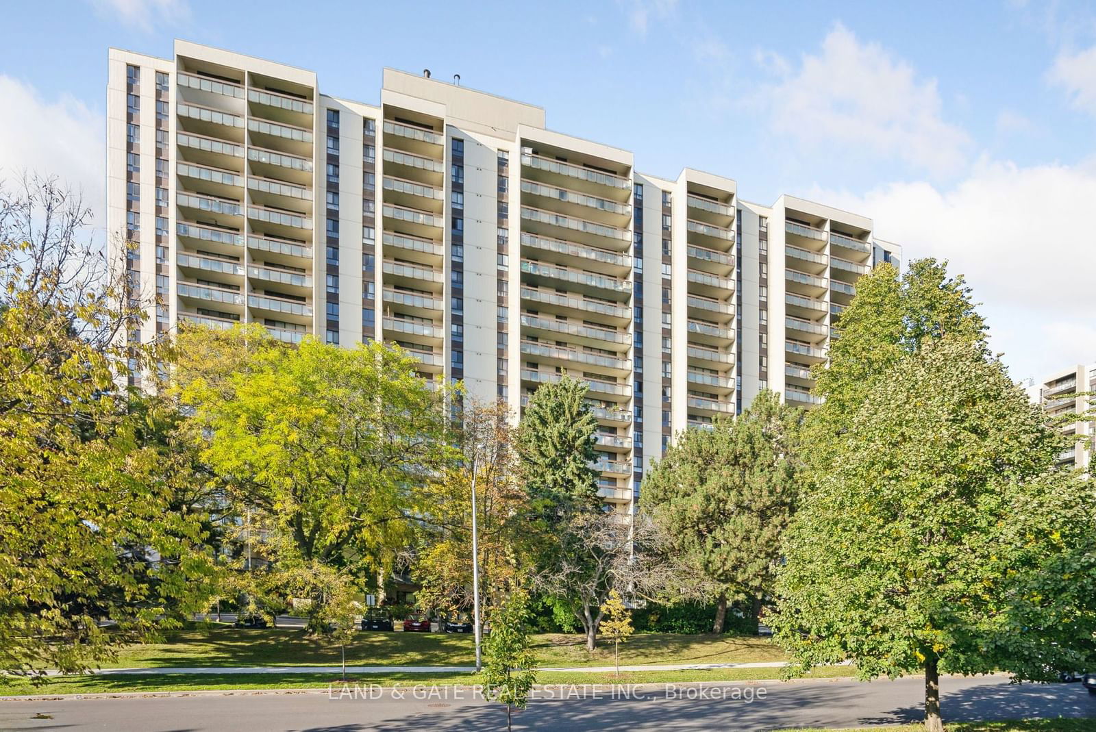 260 Seneca Hill Dr, unit 702 for sale