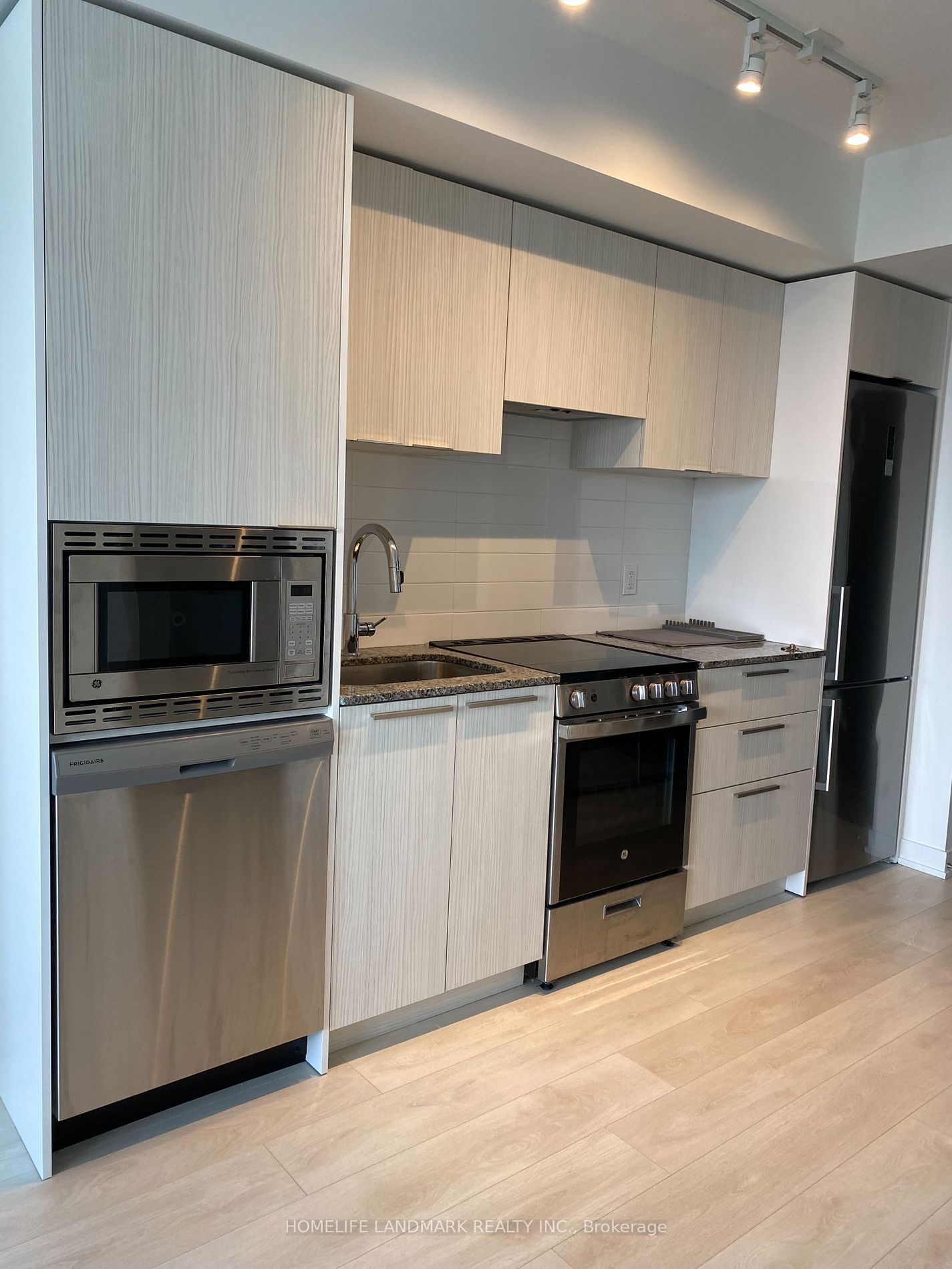 501 Yonge St, unit 2406 for rent