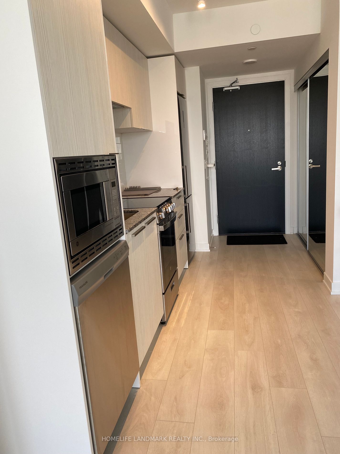 501 Yonge St, unit 2406 for rent