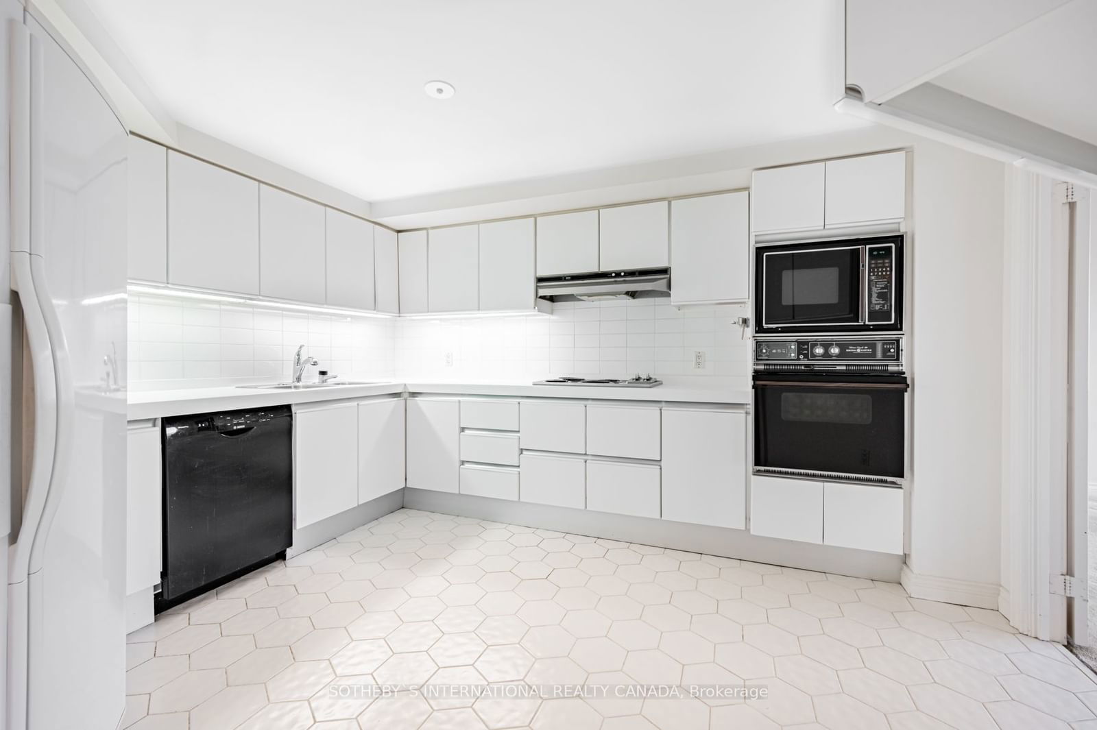 175 Cumberland St, unit 1611 for sale