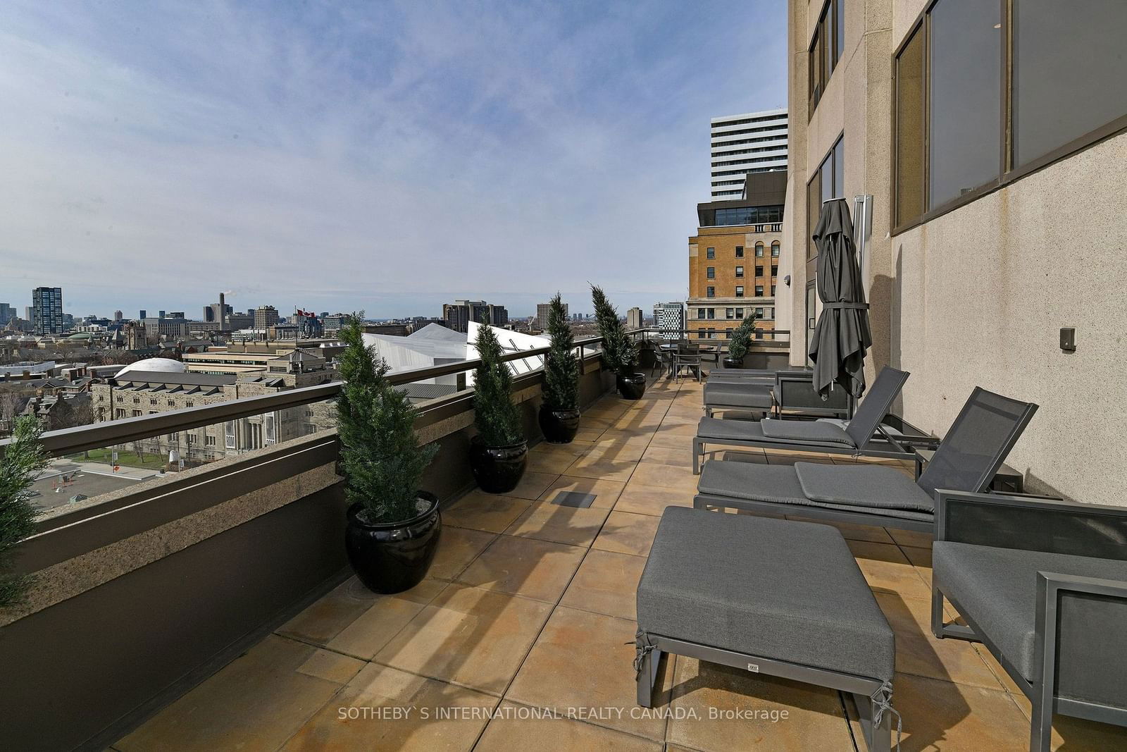 175 Cumberland St, unit 1611 for sale