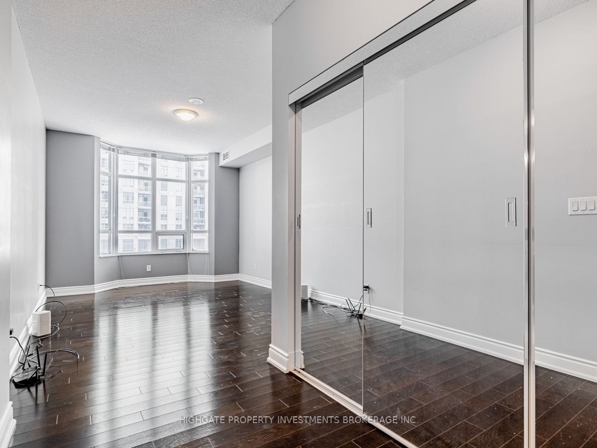 10 Bloorview Pl, unit 320 for rent