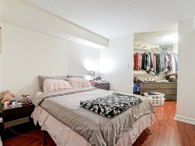 33 University Ave, unit 1809 for rent