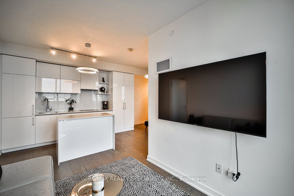 1 Yorkville Ave, unit 3411 for sale