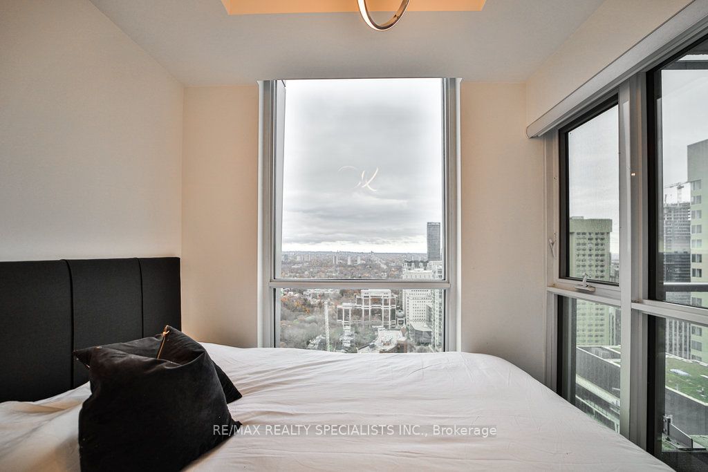 1 Yorkville Ave, unit 3411 for sale