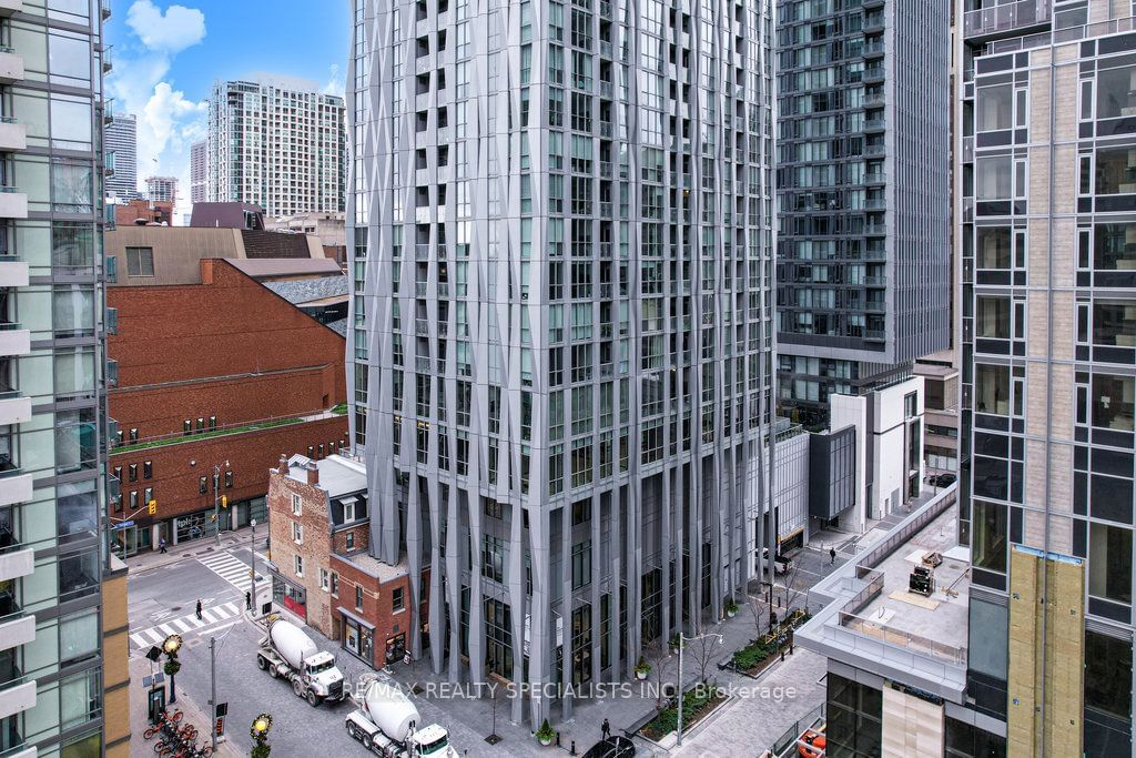 1 Yorkville Ave, unit 3411 for sale