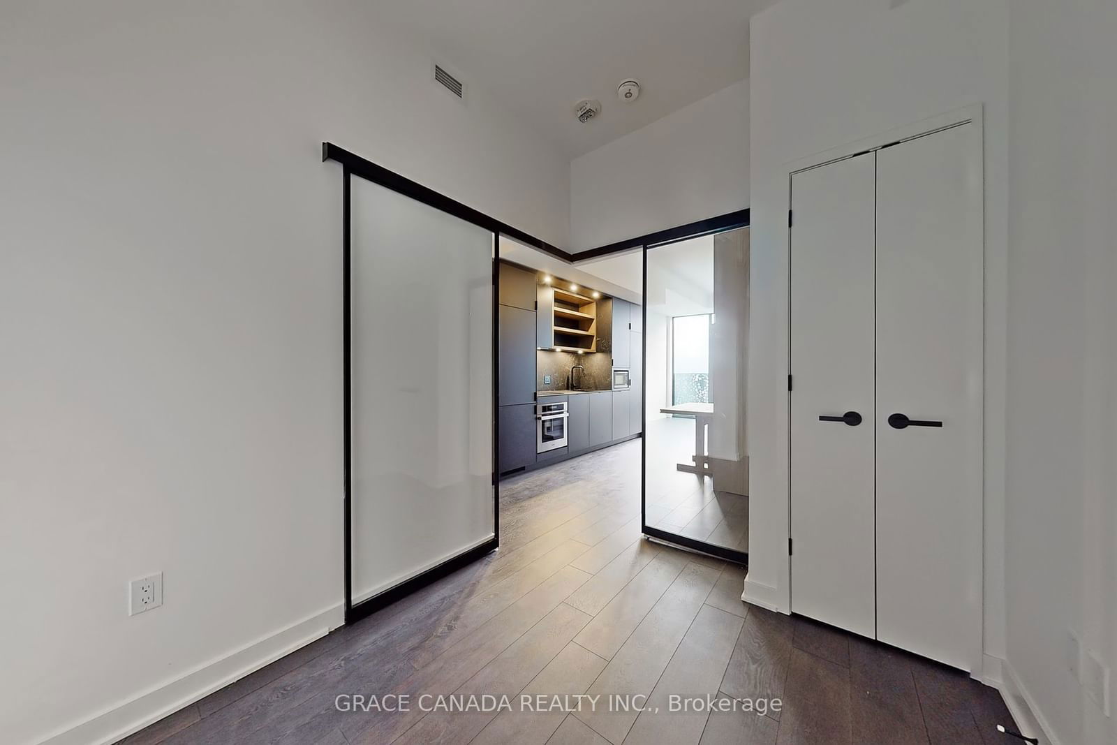 55 Charles St E, unit 5004 for rent