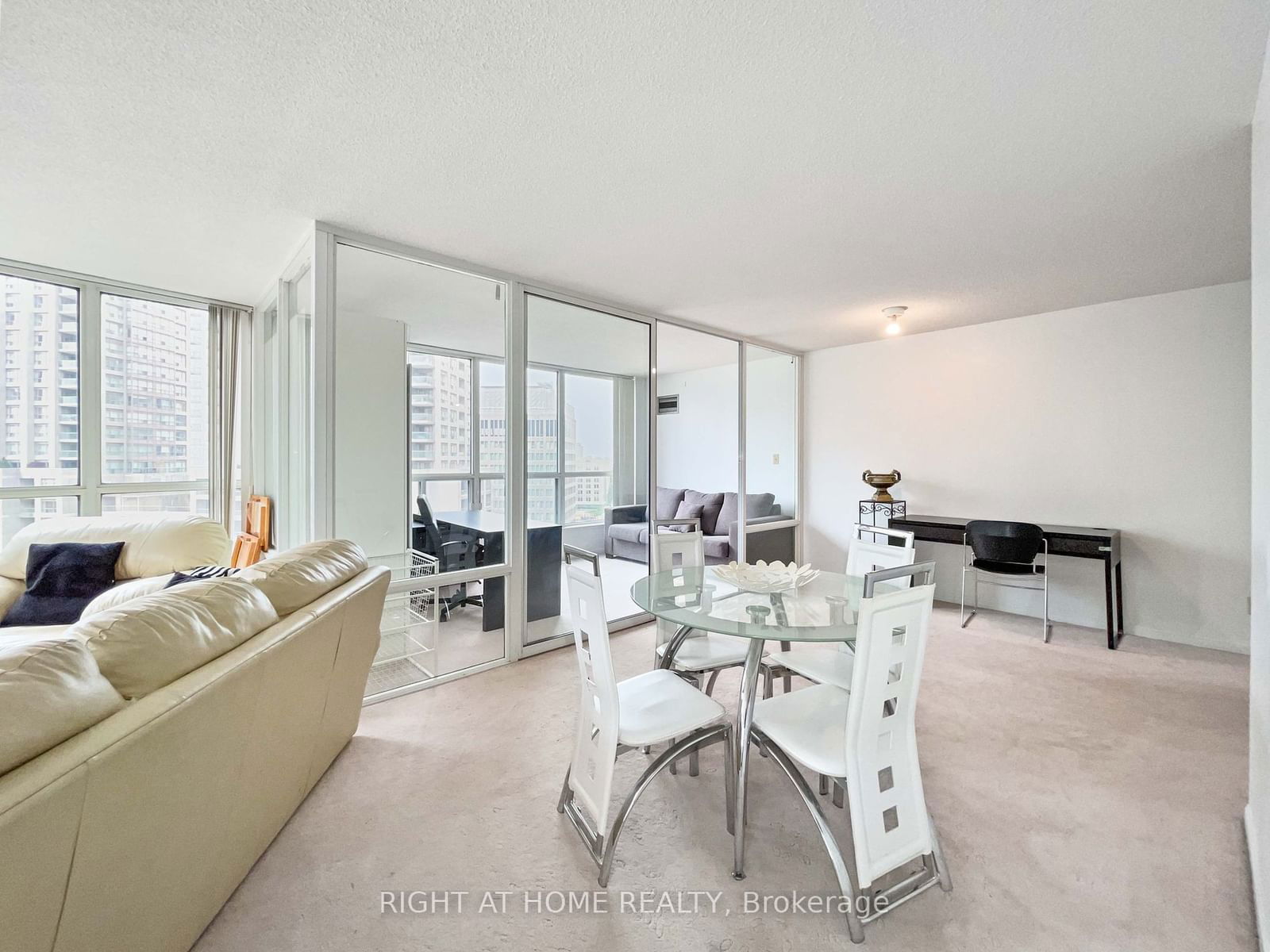 24 Wellesley St W, unit 1113 for rent