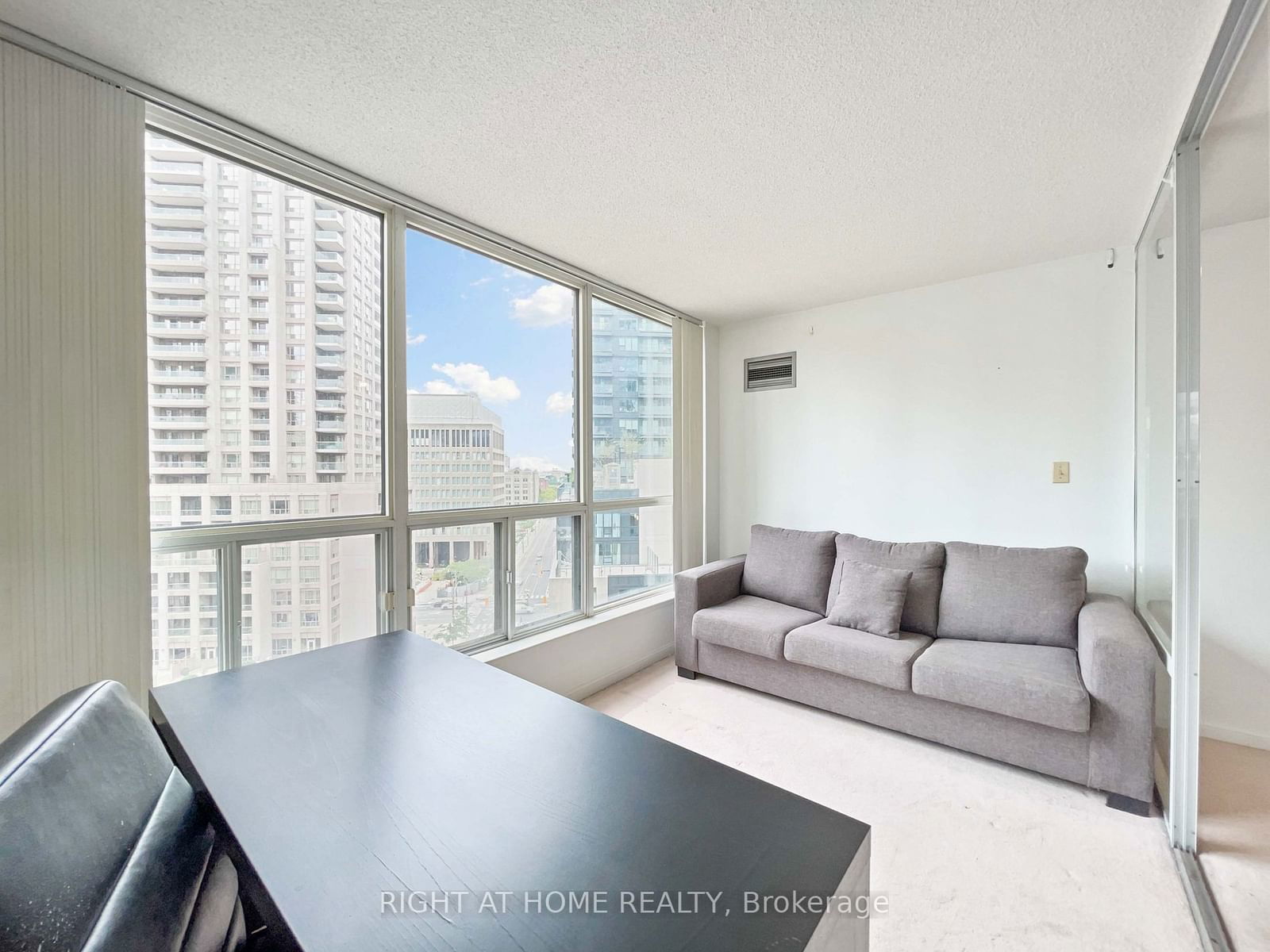 24 Wellesley St W, unit 1113 for rent