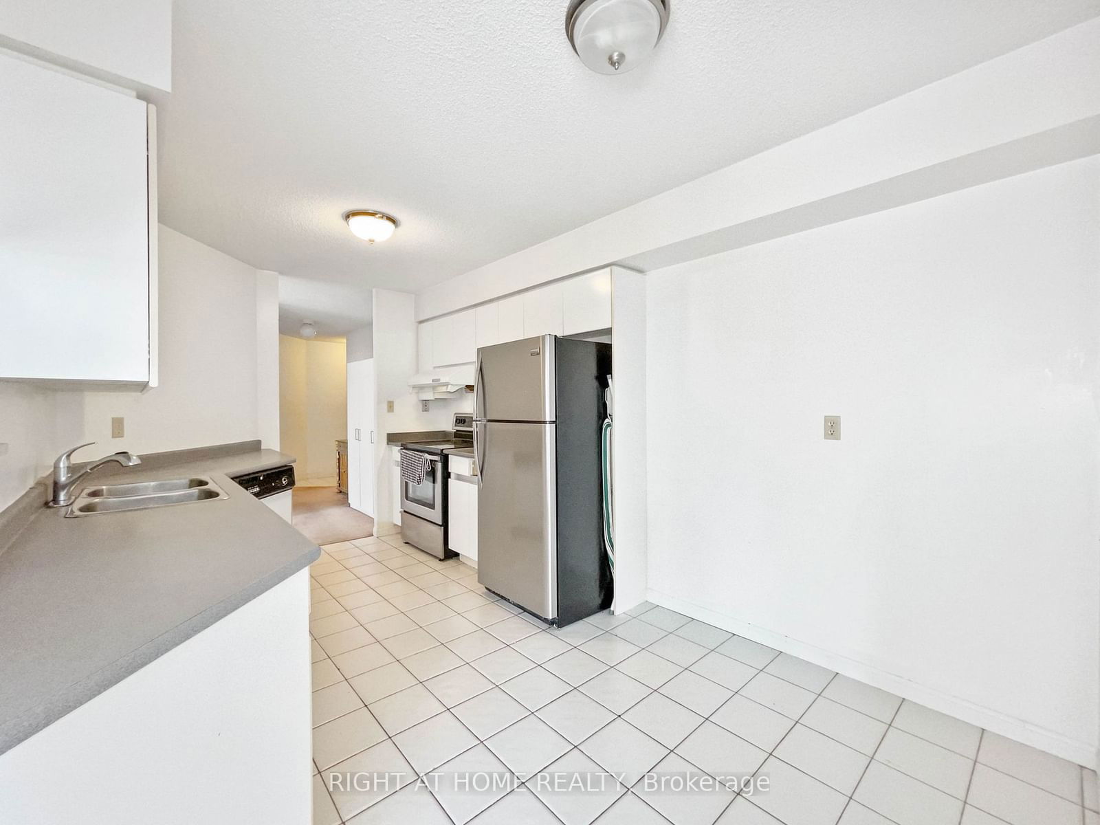 24 Wellesley St W, unit 1113 for rent