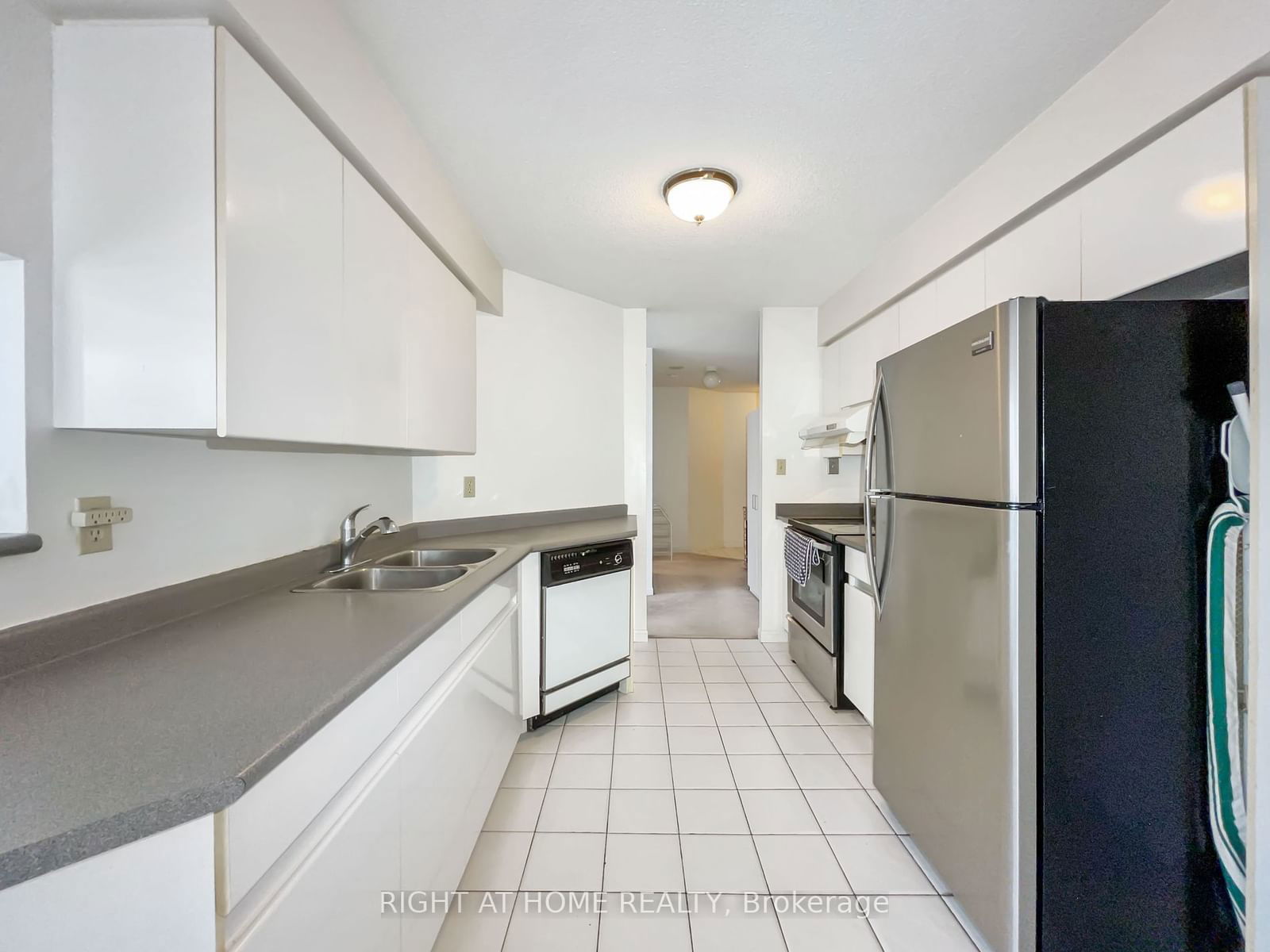 24 Wellesley St W, unit 1113 for rent