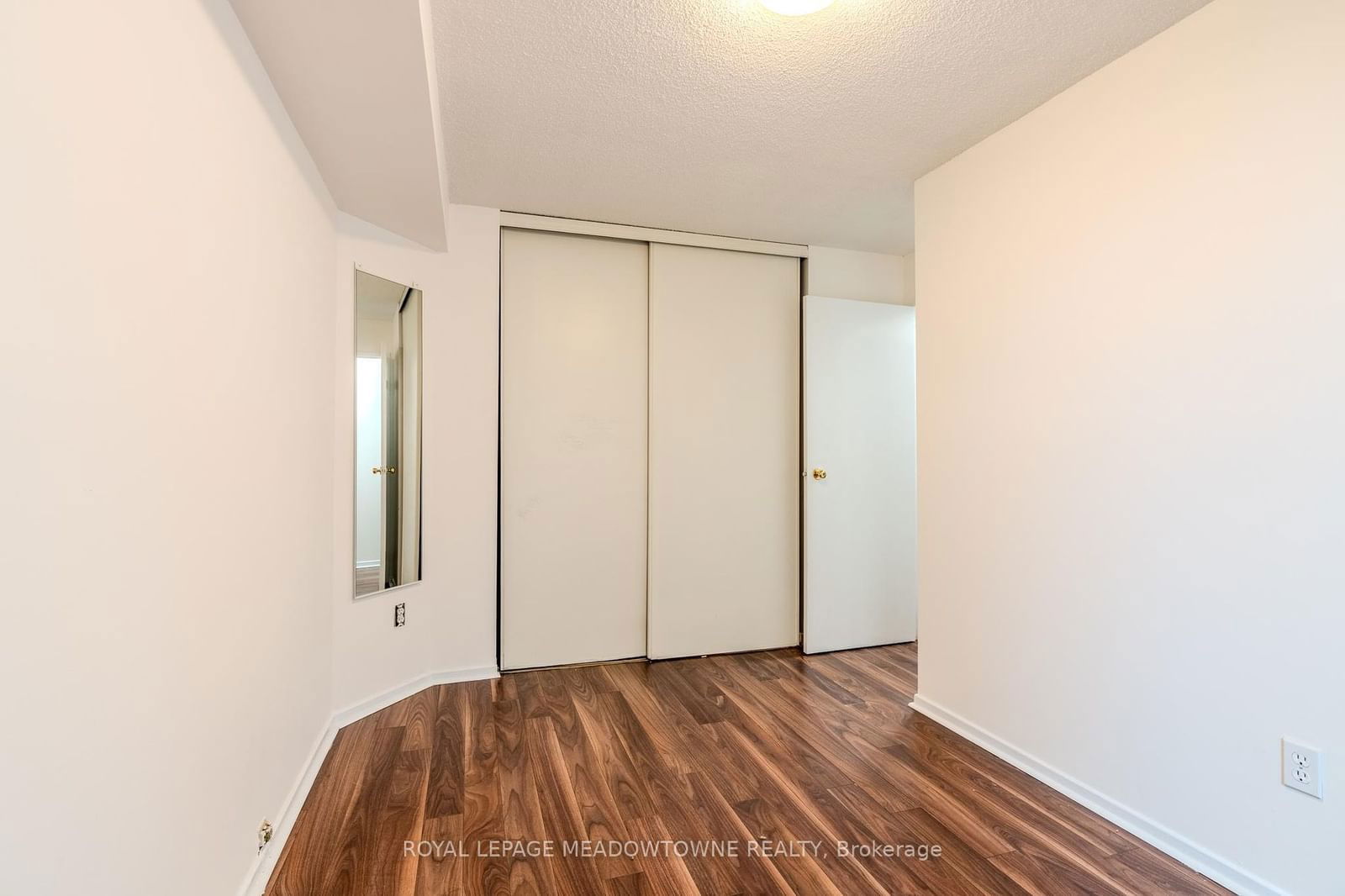 77 Maitland Pl, unit 421 for rent