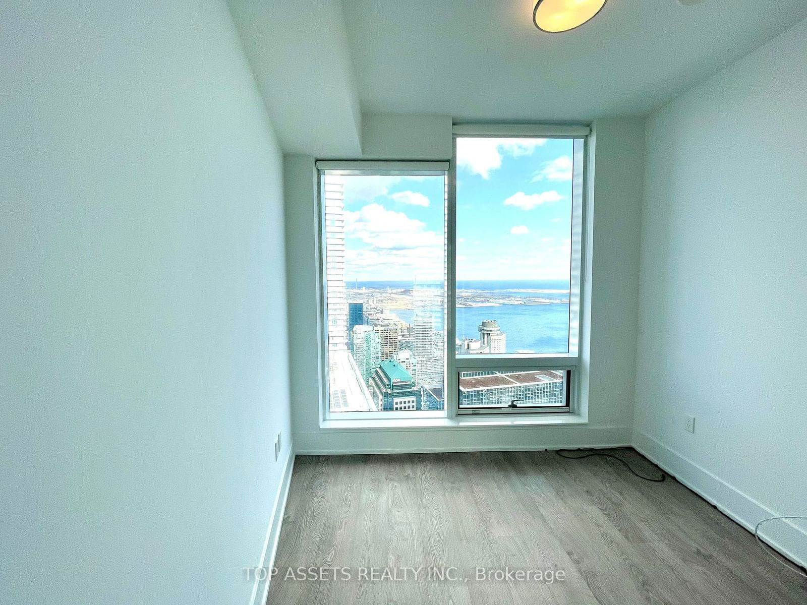 10 York St, unit 6005 for rent