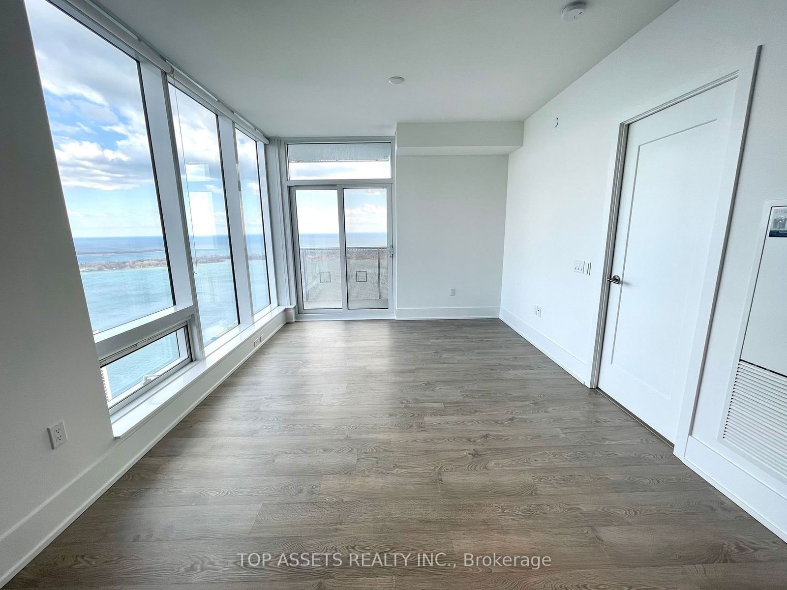 10 York St, unit 6005 for rent