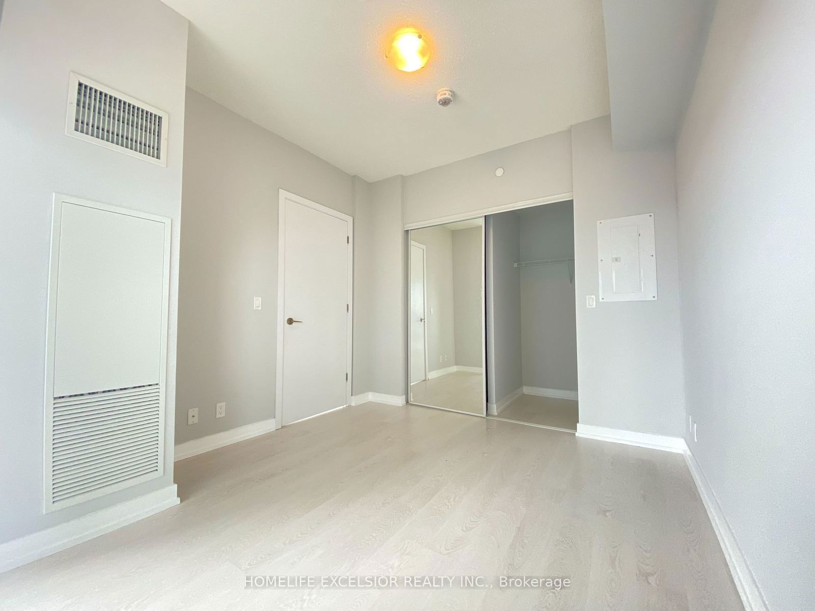 2221 Yonge St, unit 2306 for rent