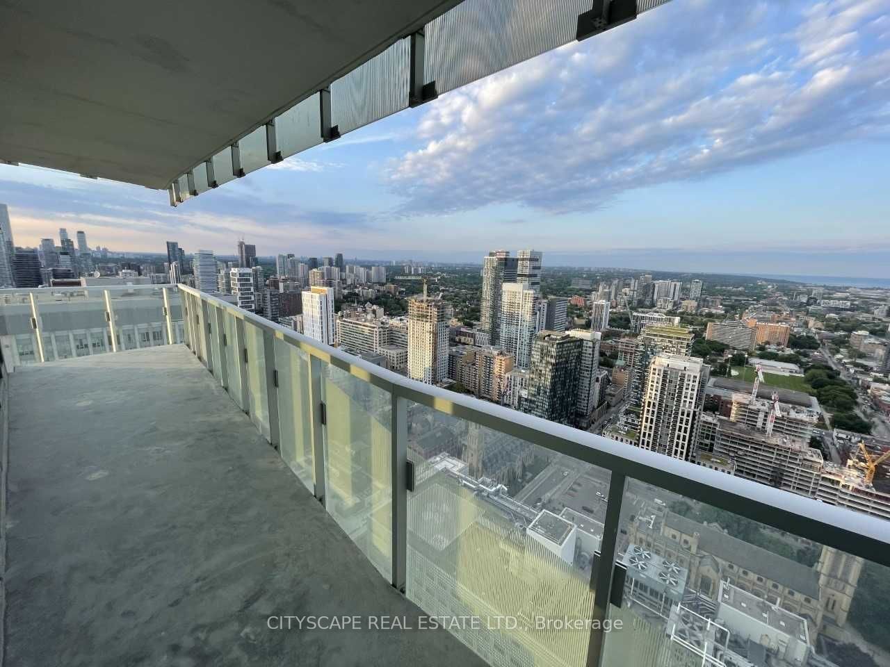 197 Yonge St, unit 4202 for rent