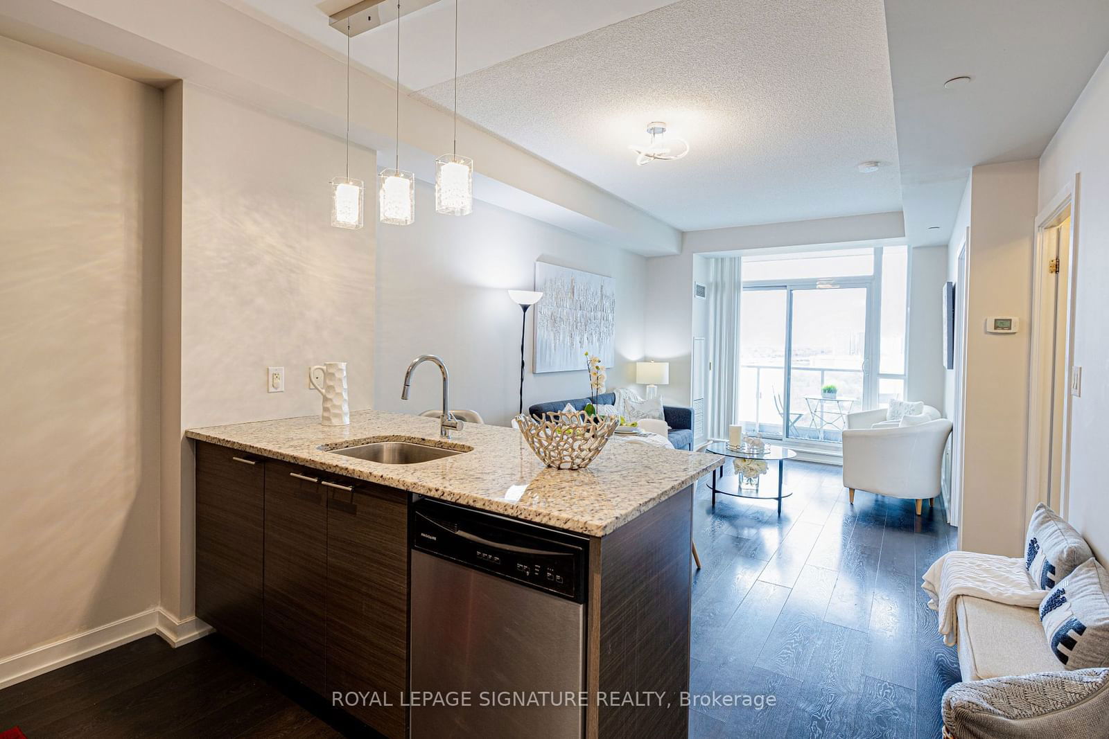 66 Forest Manor Rd W, unit 601 for sale