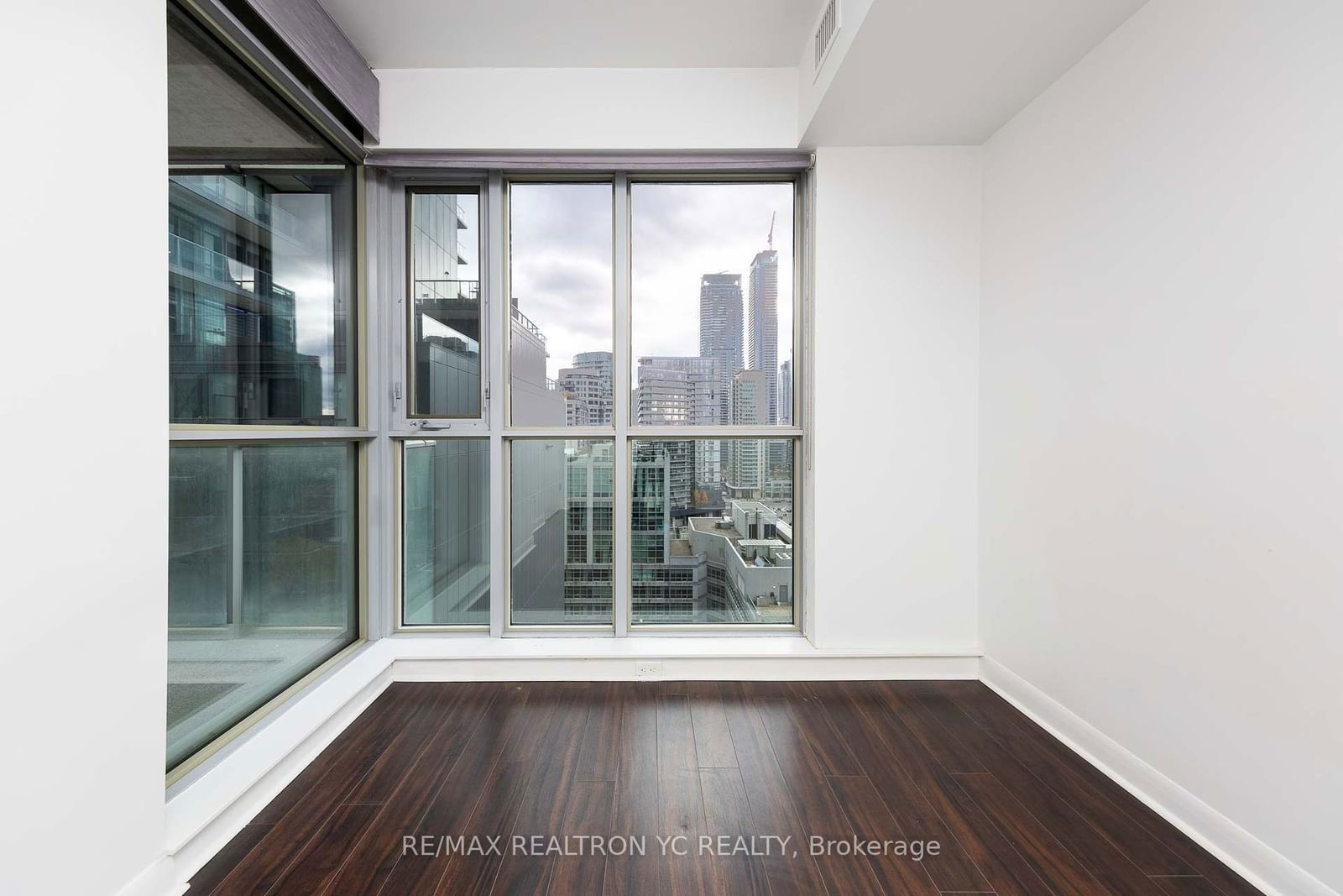 375 King St W, unit 1403 for sale